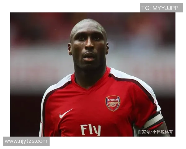 足球明星吸烟瞬间曝光引发热议球迷反应不一