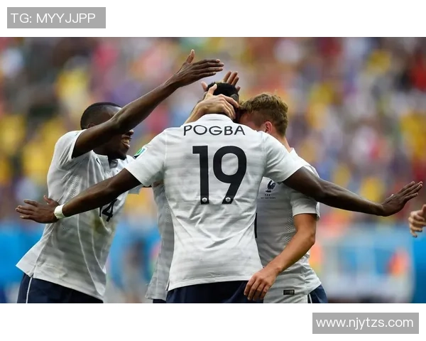 足球明星在沙滩上的精彩瞬间合集美图欣赏