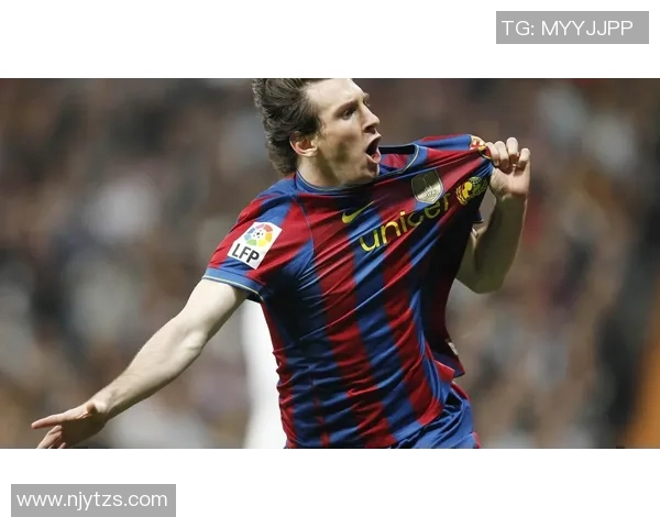 足球明星复古风格女性肖像展现经典魅力与时代交融之美