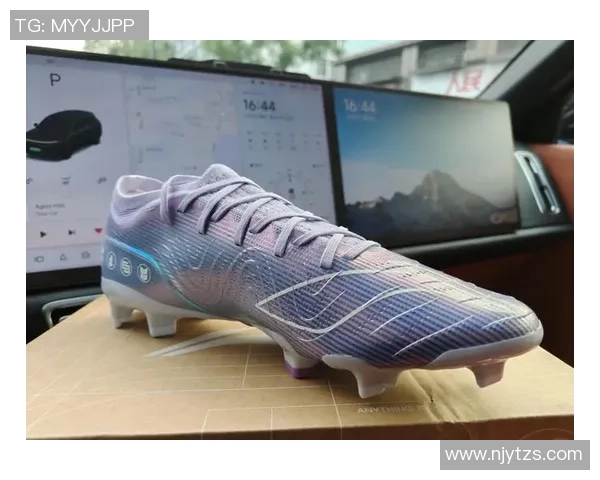 足球明星如何选择鞋子提升球场表现与技巧的秘密分享