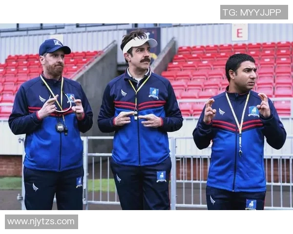 足球明星抵达保安机场引发球迷热烈追捧现场气氛火爆 足球明星抵达保安机场引发球迷热烈追捧现场气氛火爆