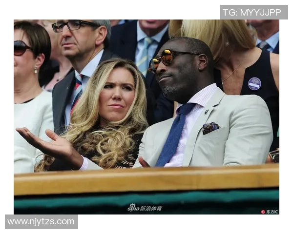 足球明星携爱妻共度浪漫生日庆典温馨时刻尽显甜蜜爱情