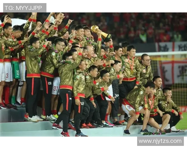 足球明星热议恒大表现与未来发展潜力的深度分析 足球明星热议恒大表现与未来发展潜力的深度分析