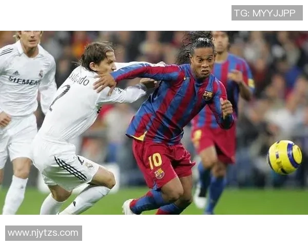 足球明星的传奇人生与辉煌成就全景回顾