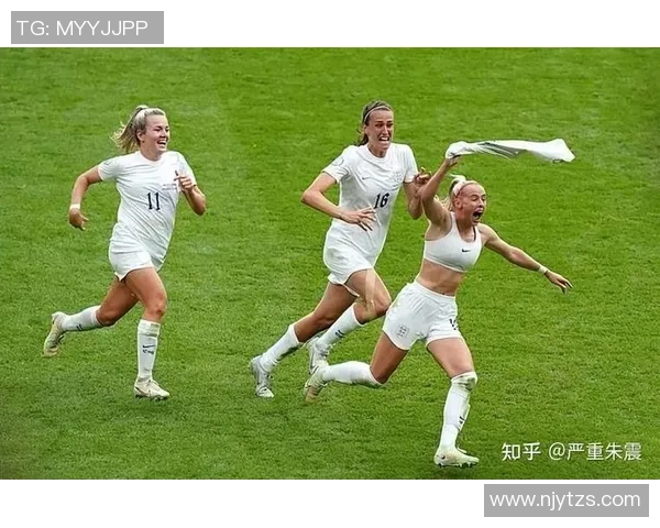 足球明星经典动作艺术再现展览，感受激情与魅力的完美结合