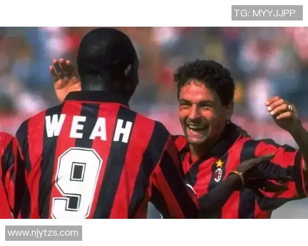 足球明星背什么包最时尚最实用让你也能成为潮流引领者 足球明星背什么包最时尚最实用让你也能成为潮流引领者