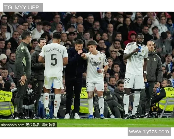 足球明星脚下生风展现激情与梦想的完美结合